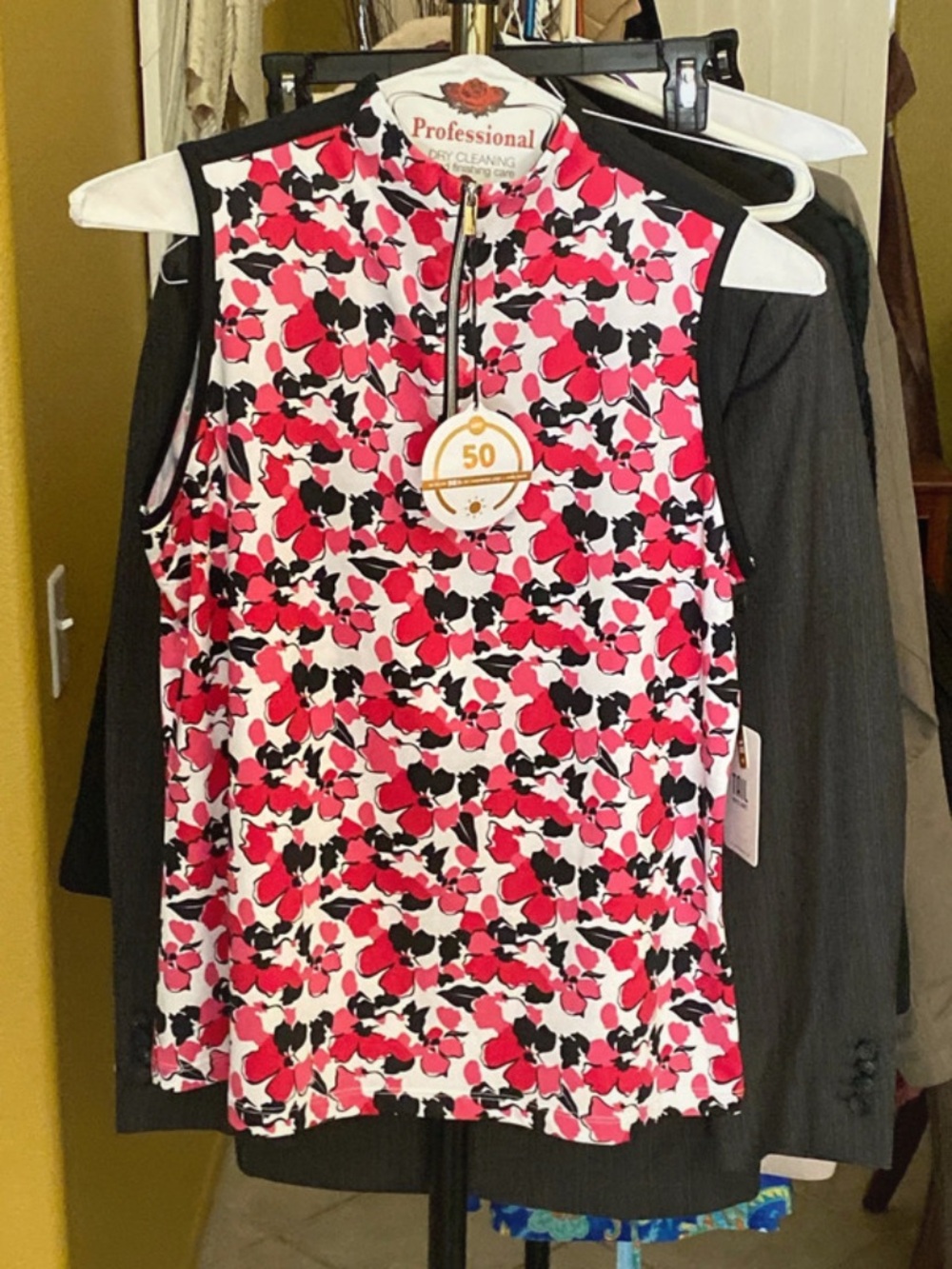 Tail White Label NWT golf top